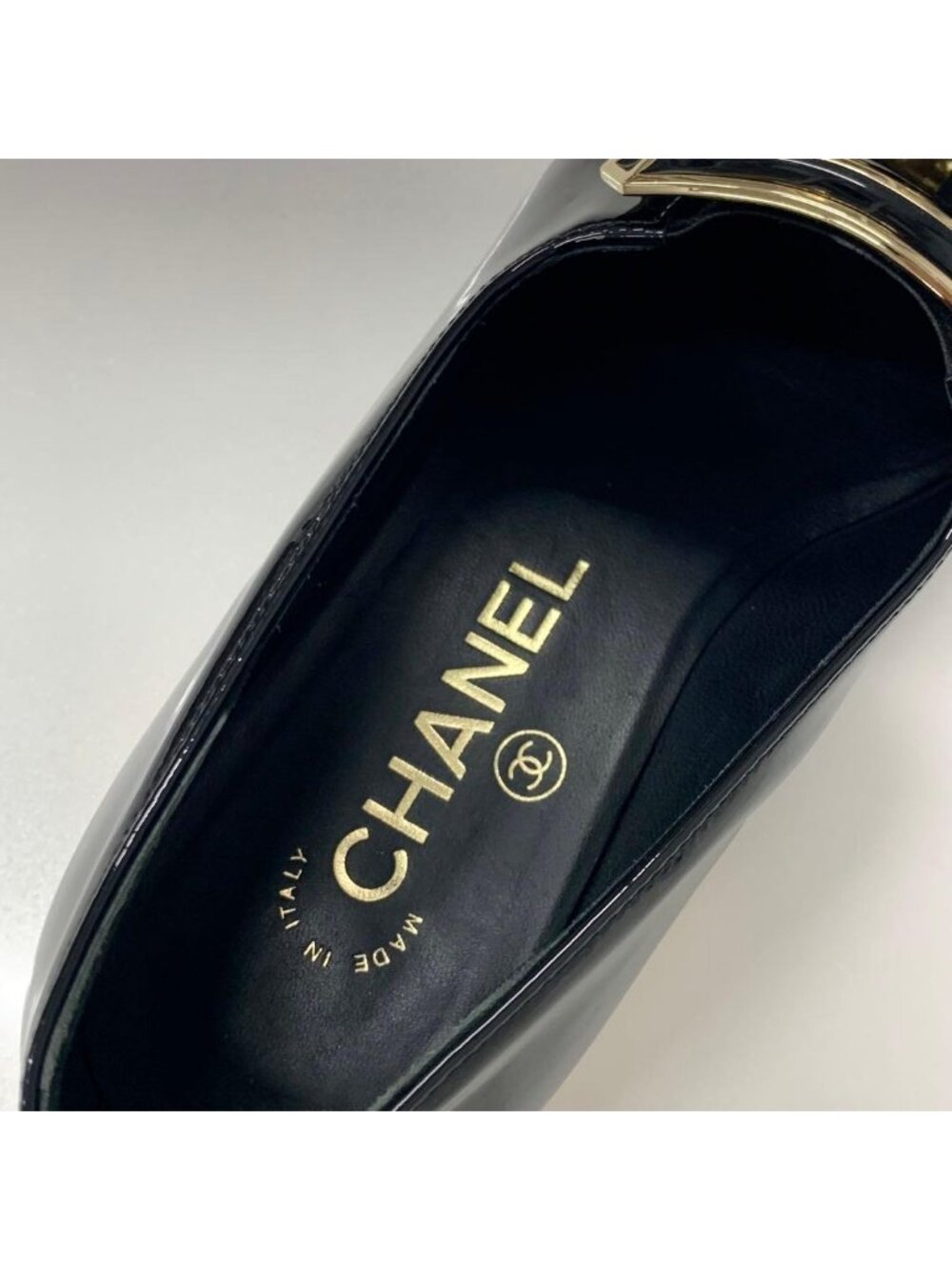 Chanel CC Logo Patent Loafers Black Gold - Picture 7 of 10